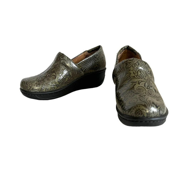Nurture Patent Leather Perry Clogs Women’s Size 7.5 Taupe - Picture 1 of 8